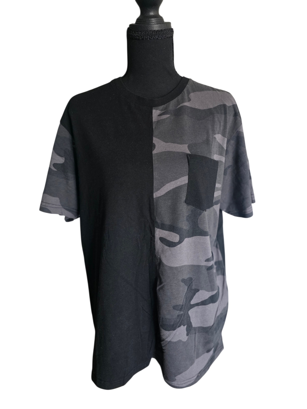 Men's Black & Charcoal Camo Split Pocket Tee